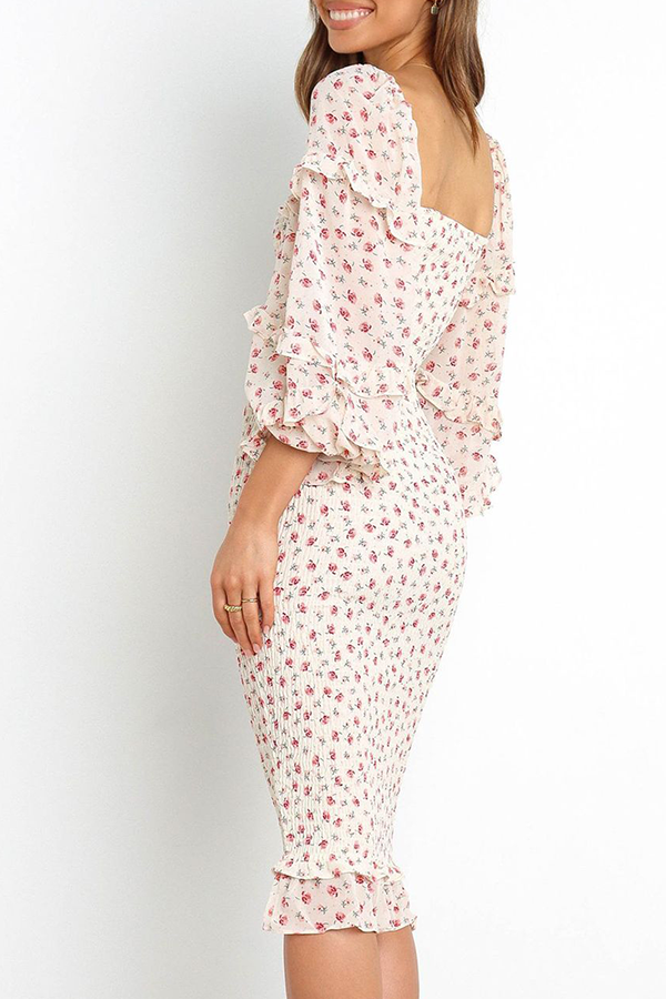 Elegante vestido de falda tubo con cuello cuadrado y volantes florales