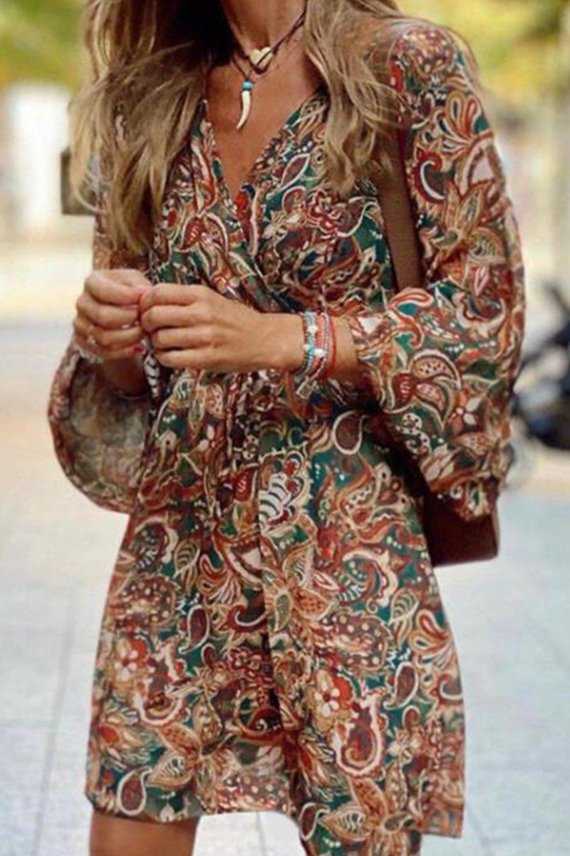 Vestidos casuales con falda y escote en V y abertura en la cintura con estampado