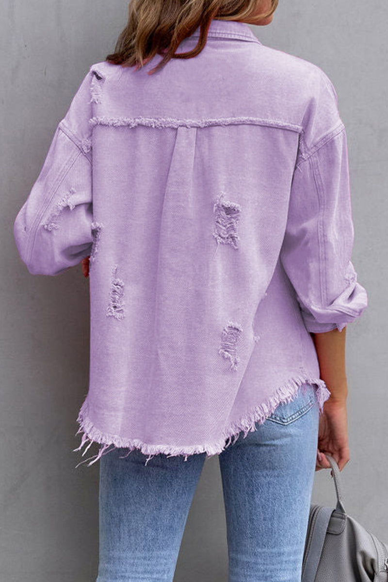 Prenda exterior de calle con cuello vuelto, hebilla rasgada y sólida