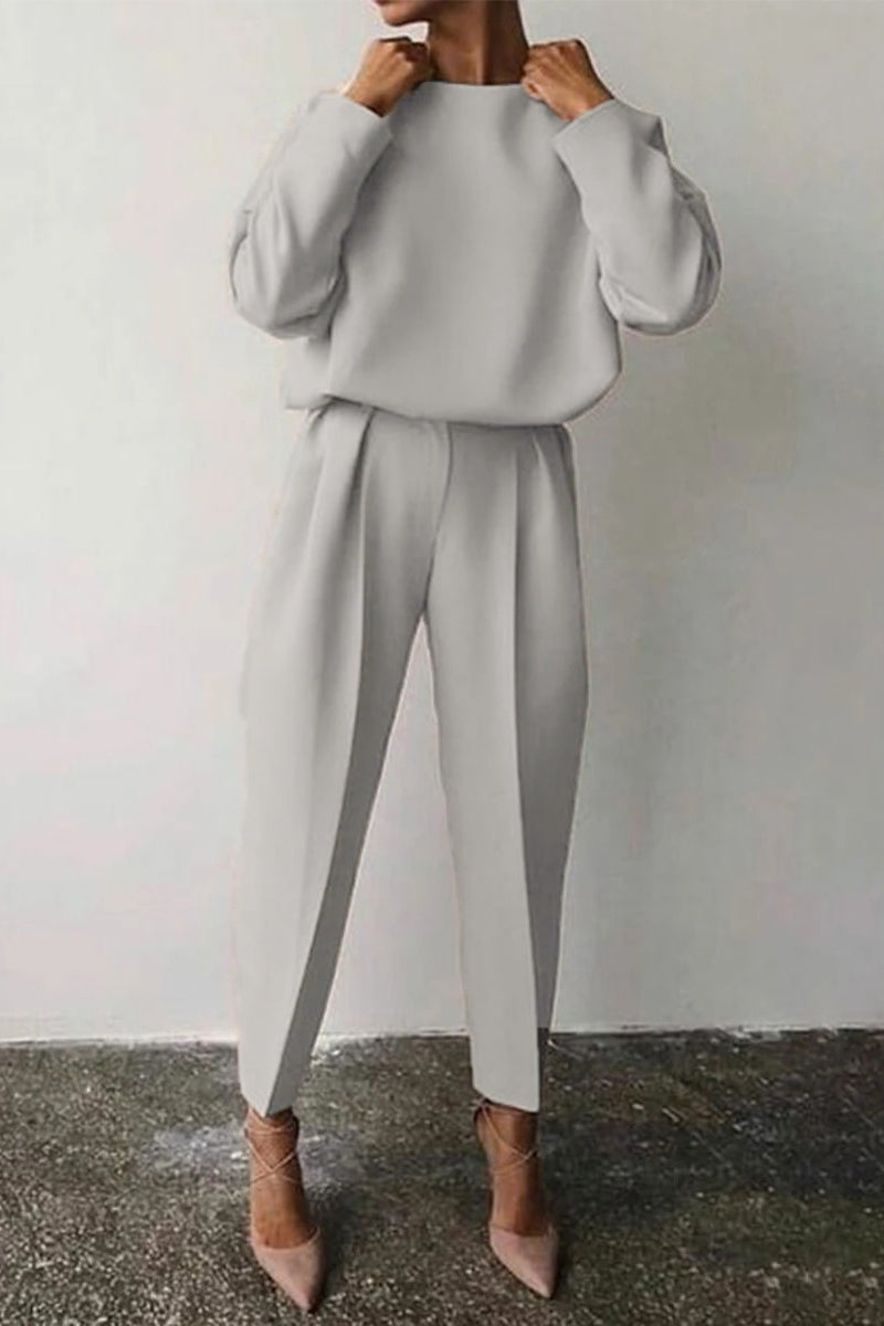 Conjunto informal de dos piezas con cuello redondo, manga larga y color liso