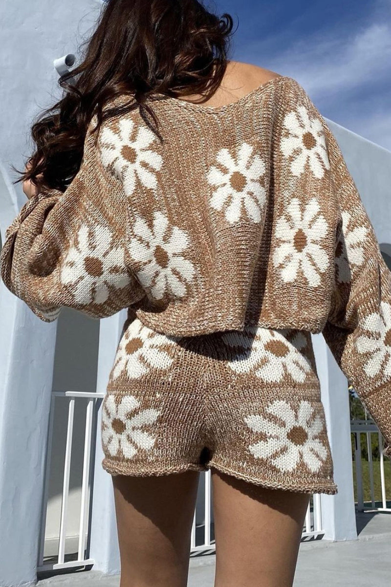 Conjunto informal de dos piezas con cuello redondo, manga larga y bordado en bloques de color