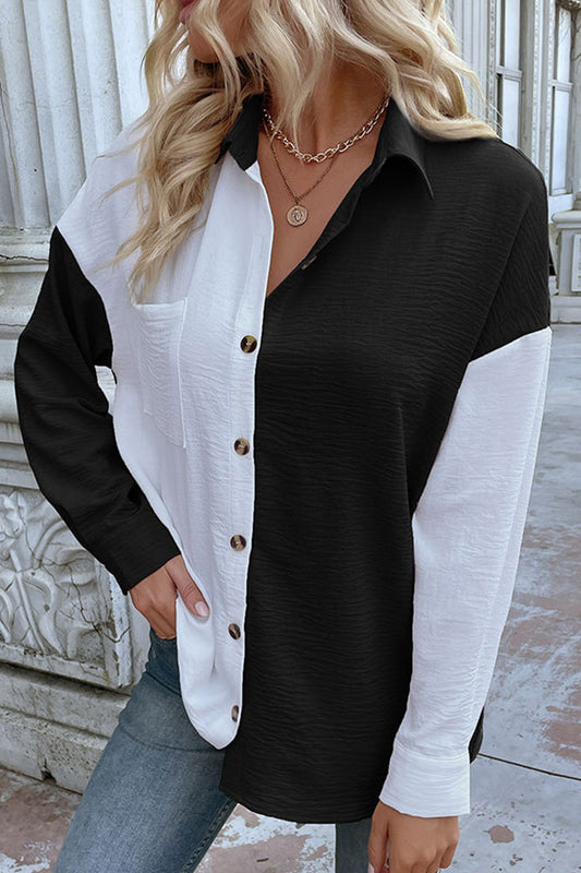 Elegante blusa con cuello vuelto, bolsillos y contraste de bloques de color