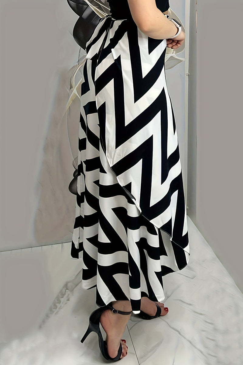 Elegante pantalón tipo A con cintura alta, suelto, asimétrico y estampado completo.