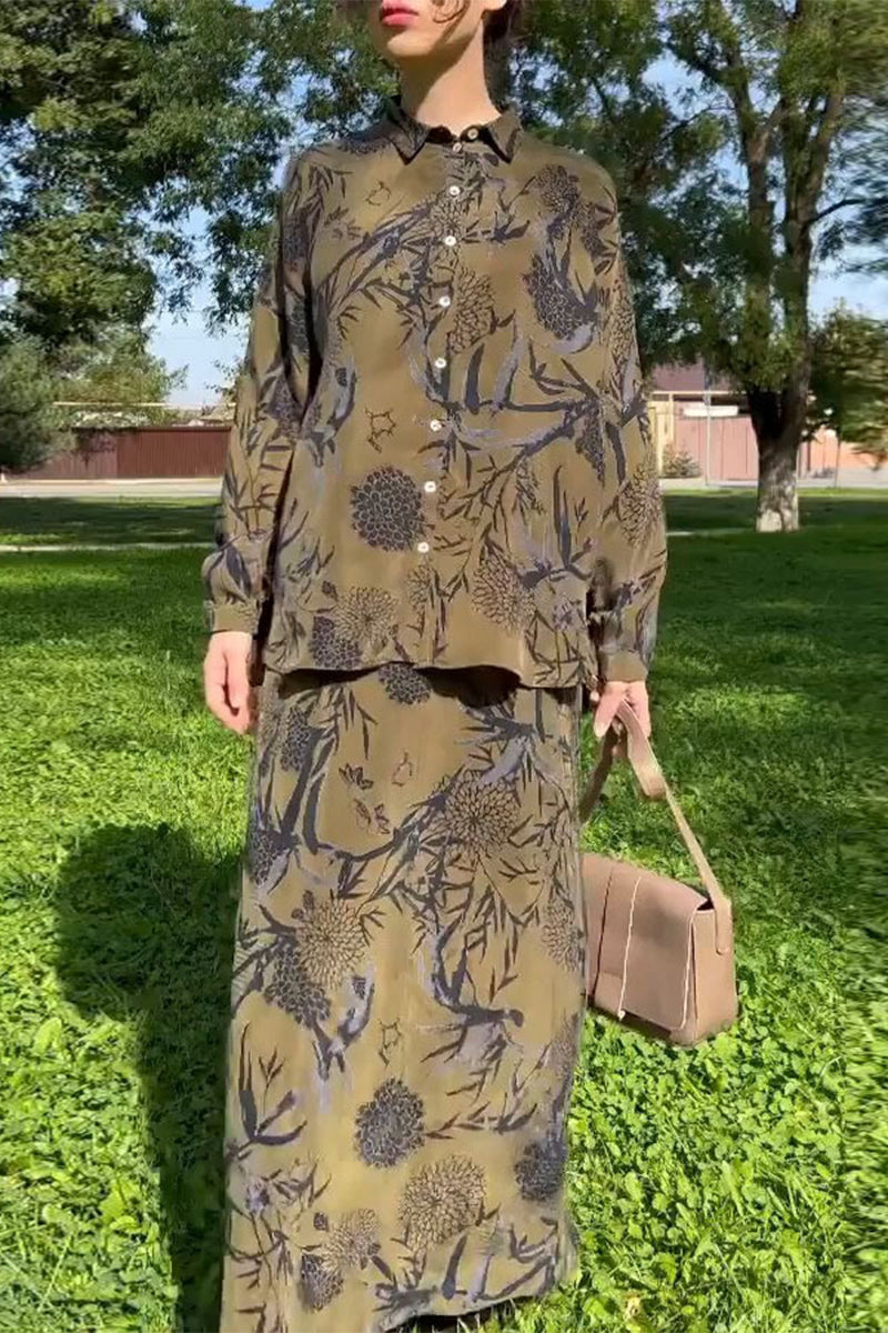 Conjunto de dos piezas vintage elegante con botones florales, cuello vuelto y manga larga