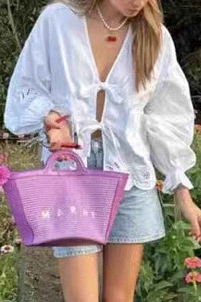 Blusas dulces de cuello en V con frenillo ahuecado y bordado sólido