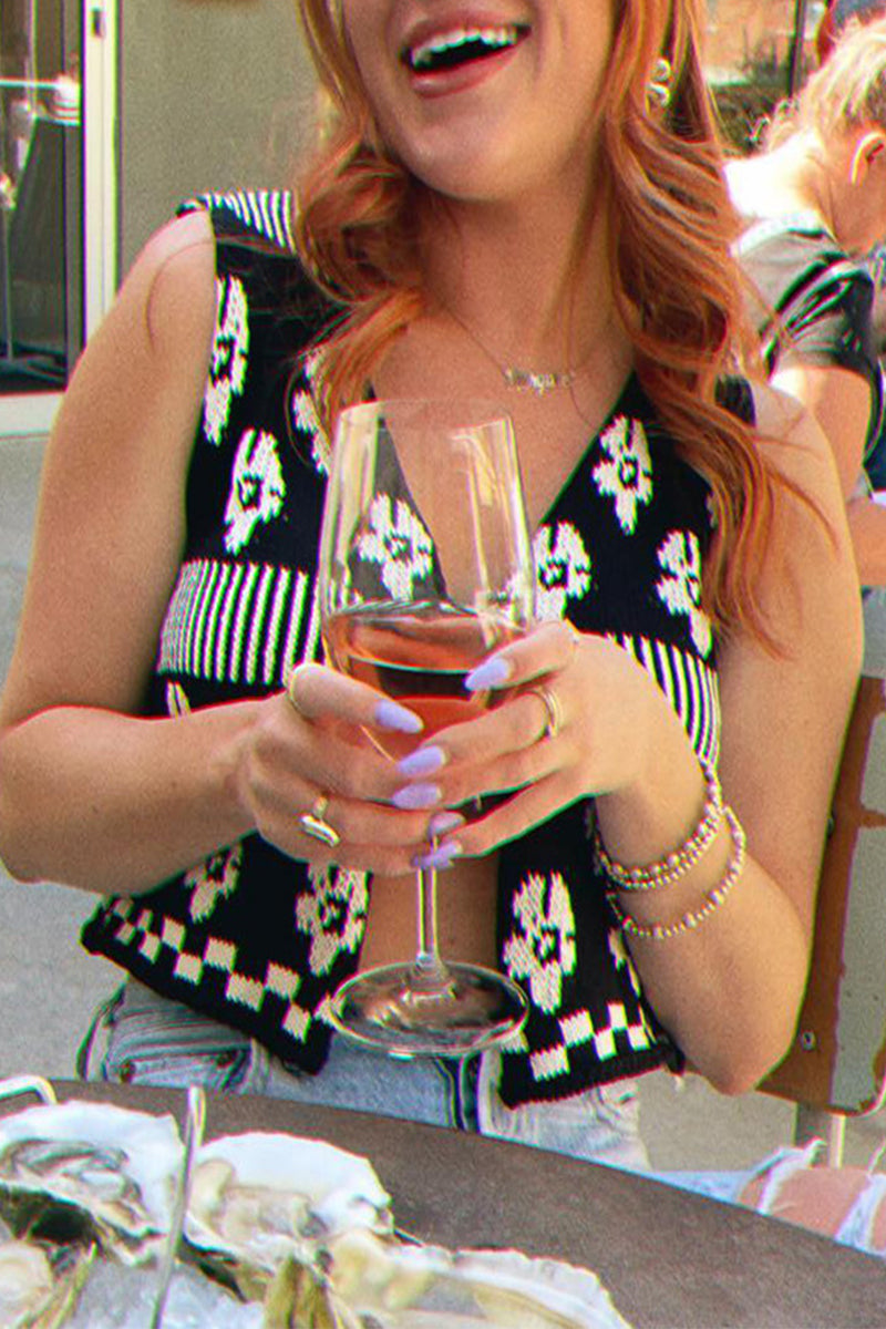 Tops con cuello en V y flores de celebridades de estilo británico