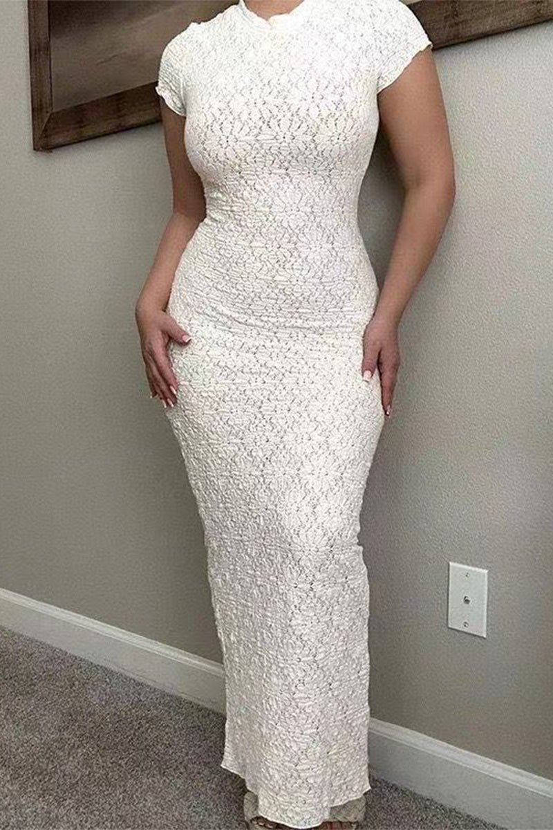 Vestido elegante de manga corta con falda de un solo paso, cuello redondo y abertura transparente