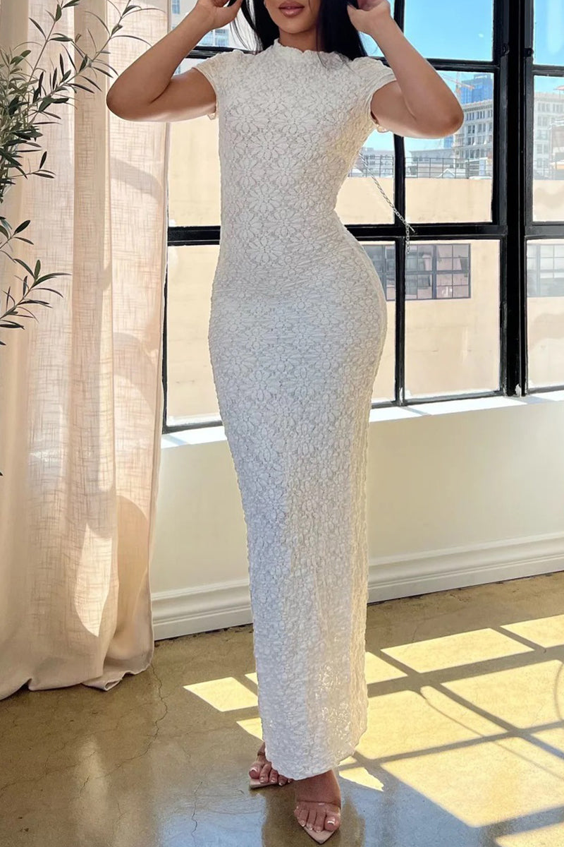 Vestido elegante de manga corta con falda de un solo paso, cuello redondo y abertura transparente