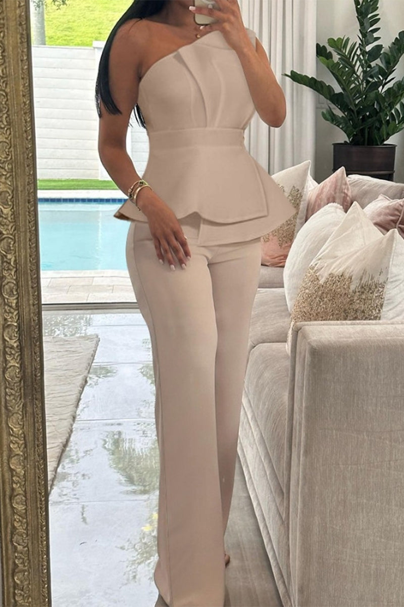 Conjunto informal de dos piezas con cuello oblicuo asimétrico, sin mangas y pliegues sólidos de estilo británico