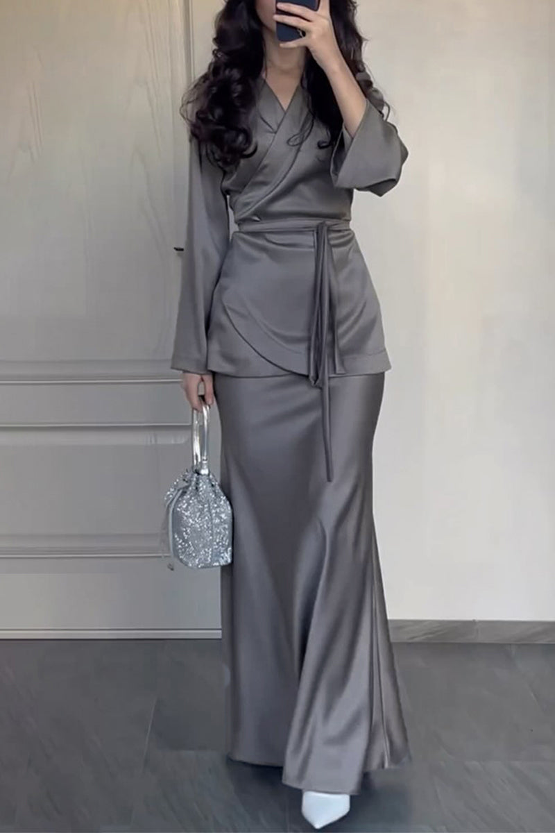 Elegante y sencillo diseño de tirantes sólidos, escote en V, manga larga, dos piezas