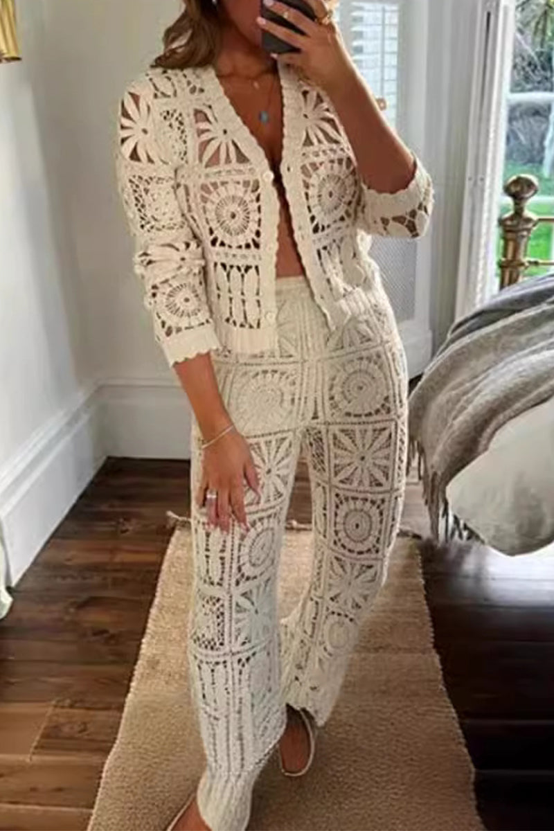 Conjunto de dos piezas sexy de manga larga con escote en V y flores ahuecadas con gancho sólido