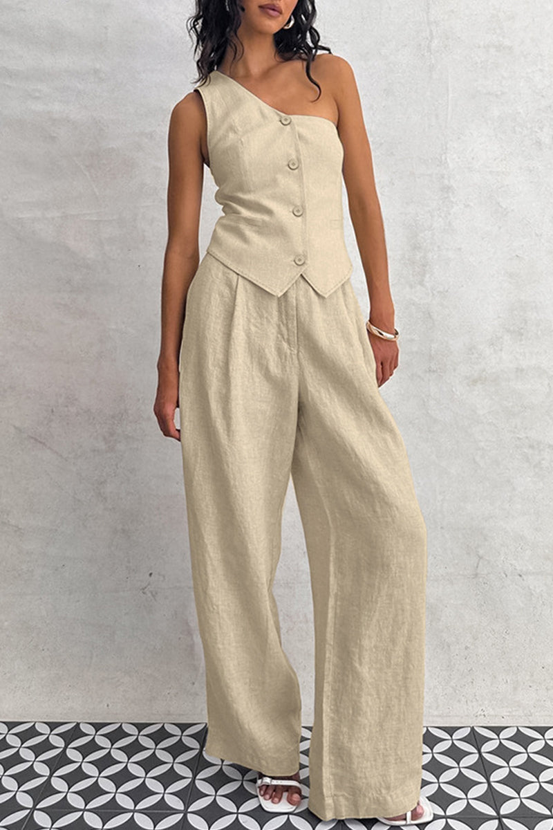 Conjunto informal sencillo de dos piezas con bolsillos, botones y cuello oblicuo, sin mangas