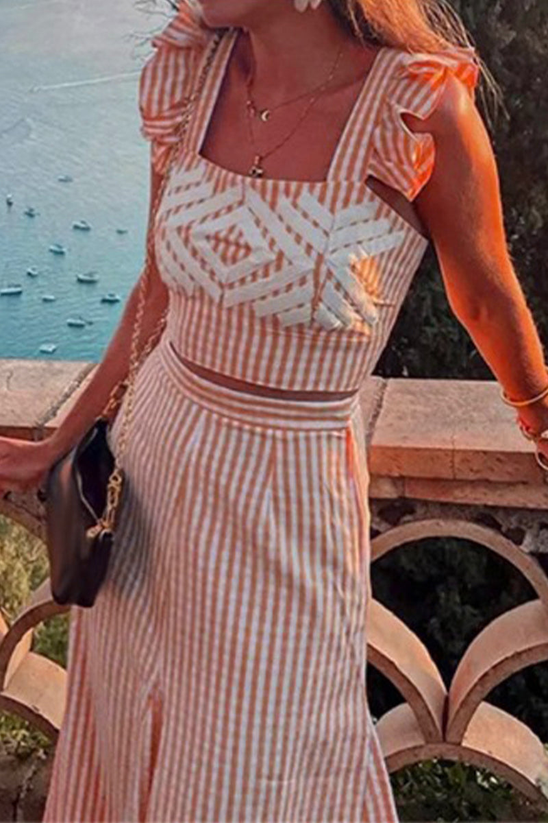 Conjunto informal de dos piezas con cuello cuadrado, estampado geométrico a cuadros y volantes