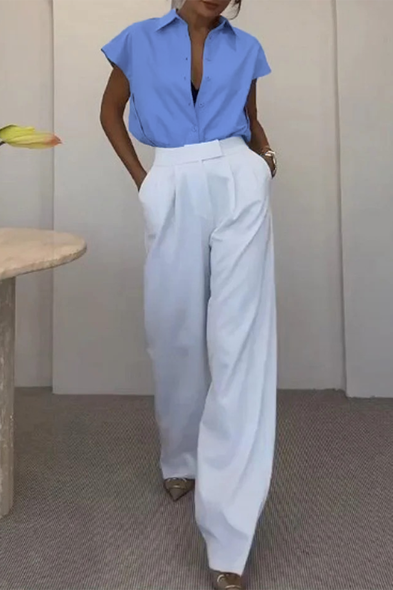 Conjunto de dos piezas elegante de diario con botones de color liso y cuello vuelto, manga corta