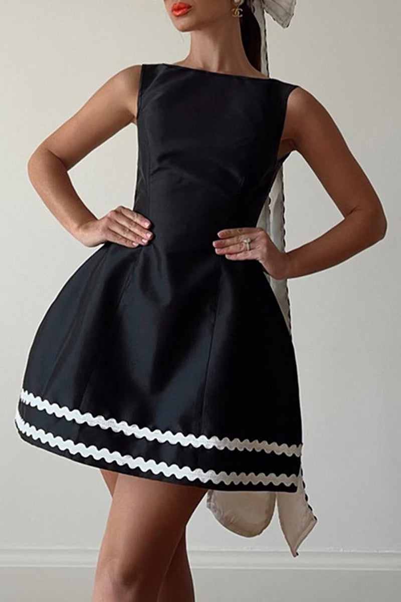 Vestidos sexis de celebridades con cuello redondo, espalda descubierta y patchwork en color liso