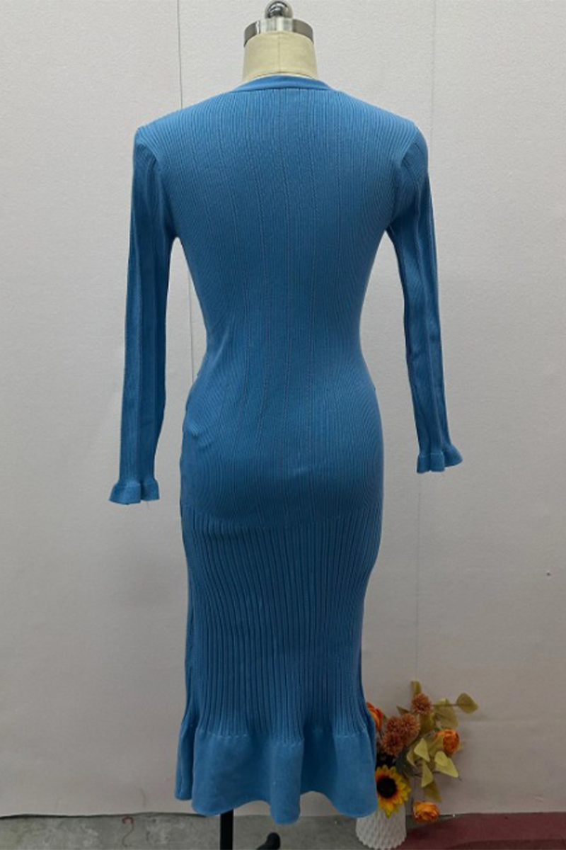 Elegante vestido de corte A con escote en V y hebilla de color liso