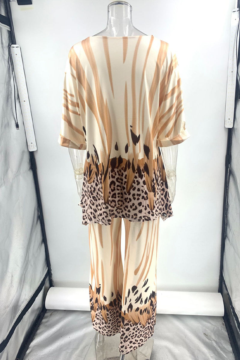Conjunto informal de dos piezas con cuello redondo, estampado de leopardo en contraste y tres cuartos