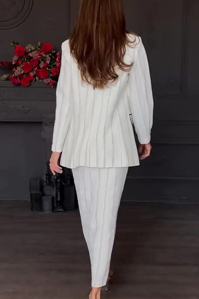 Elegante conjunto de dos piezas con estampado de rayas, botones, abertura, cuello vuelto, manga larga