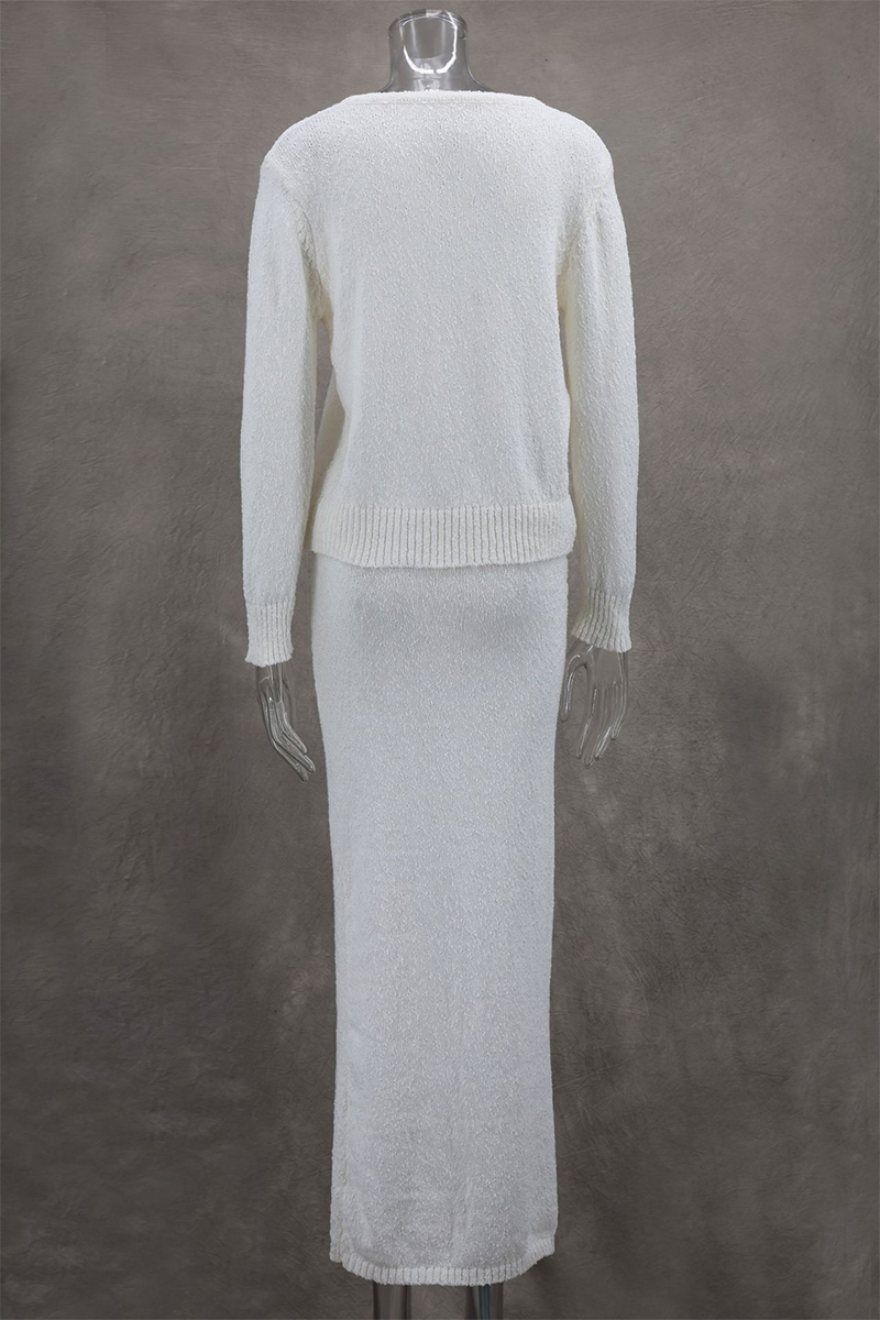 Elegante conjunto de dos piezas con botones, cuello redondo y manga larga