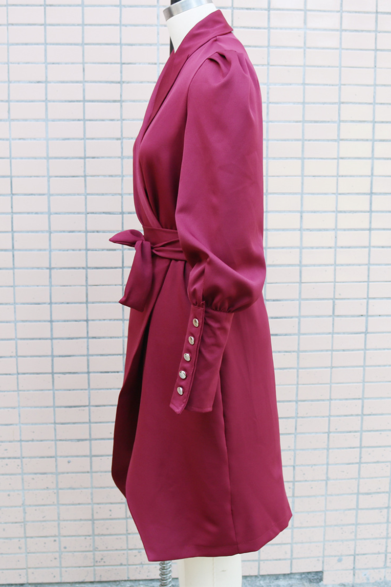 Elegantes vestidos de corte A con escote en V y botones con cordones