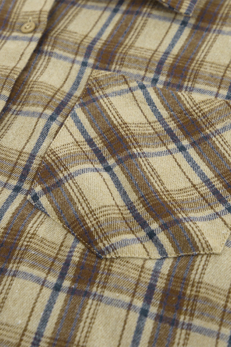 Blusas casuales con botones a cuadros y cuello vuelto en contraste