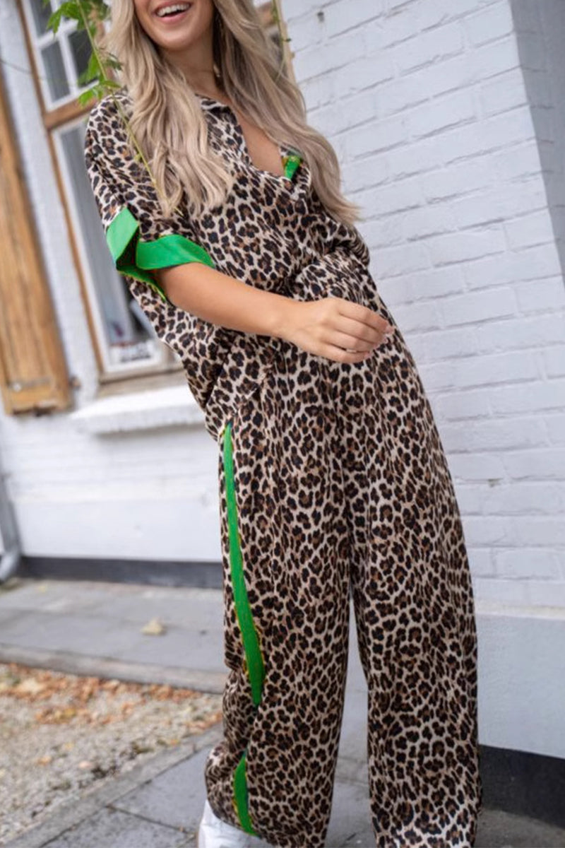 Conjunto informal de dos piezas con cuello vuelto, manga corta y estampado de leopardo (3 colores)