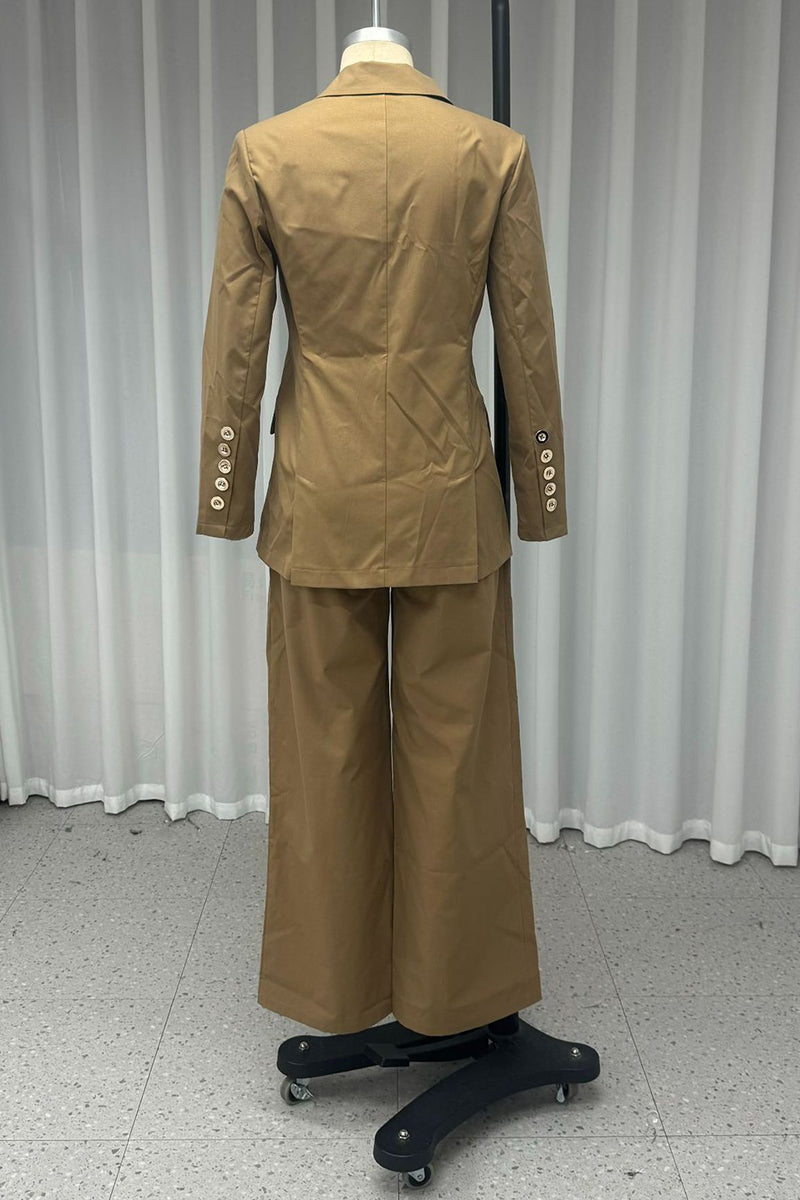 Conjunto informal de dos piezas con botones, cuello vuelto y manga larga