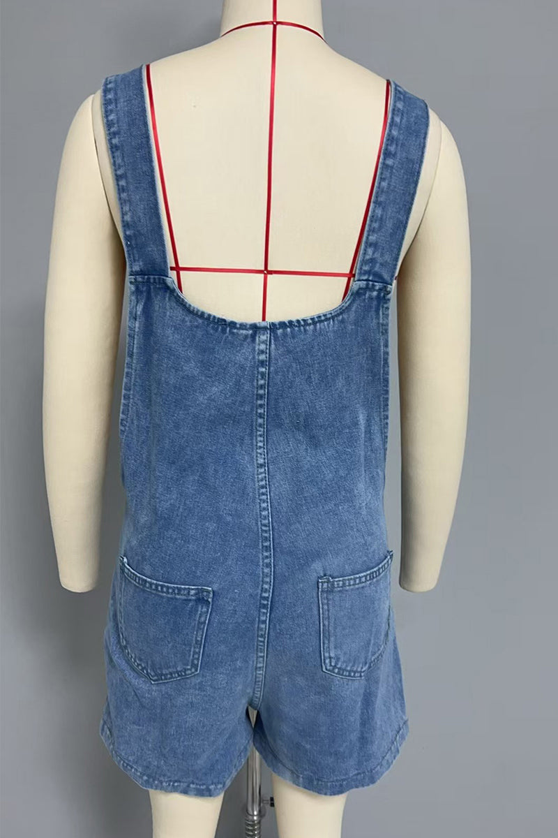 Mono holgado informal con cuello en U y botones de bolsillo