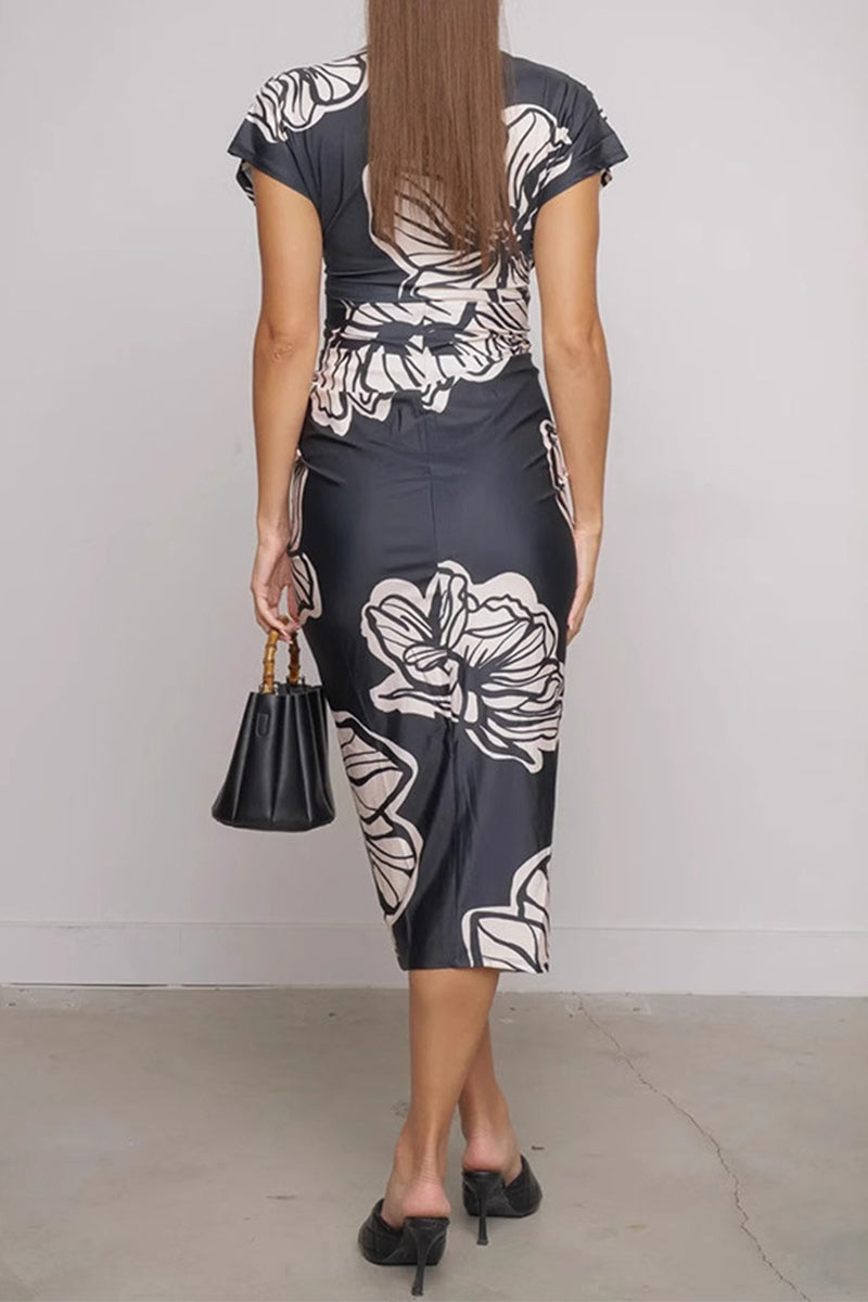 Vestido informal de manga corta con escote en V, fruncido, abertura y estampado floral