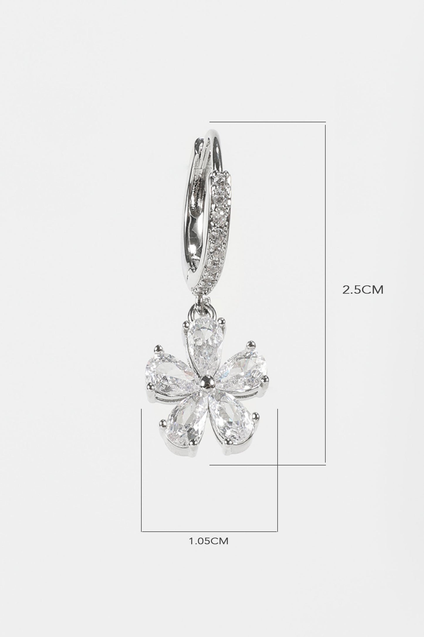 Pendientes florales con diamantes falsos