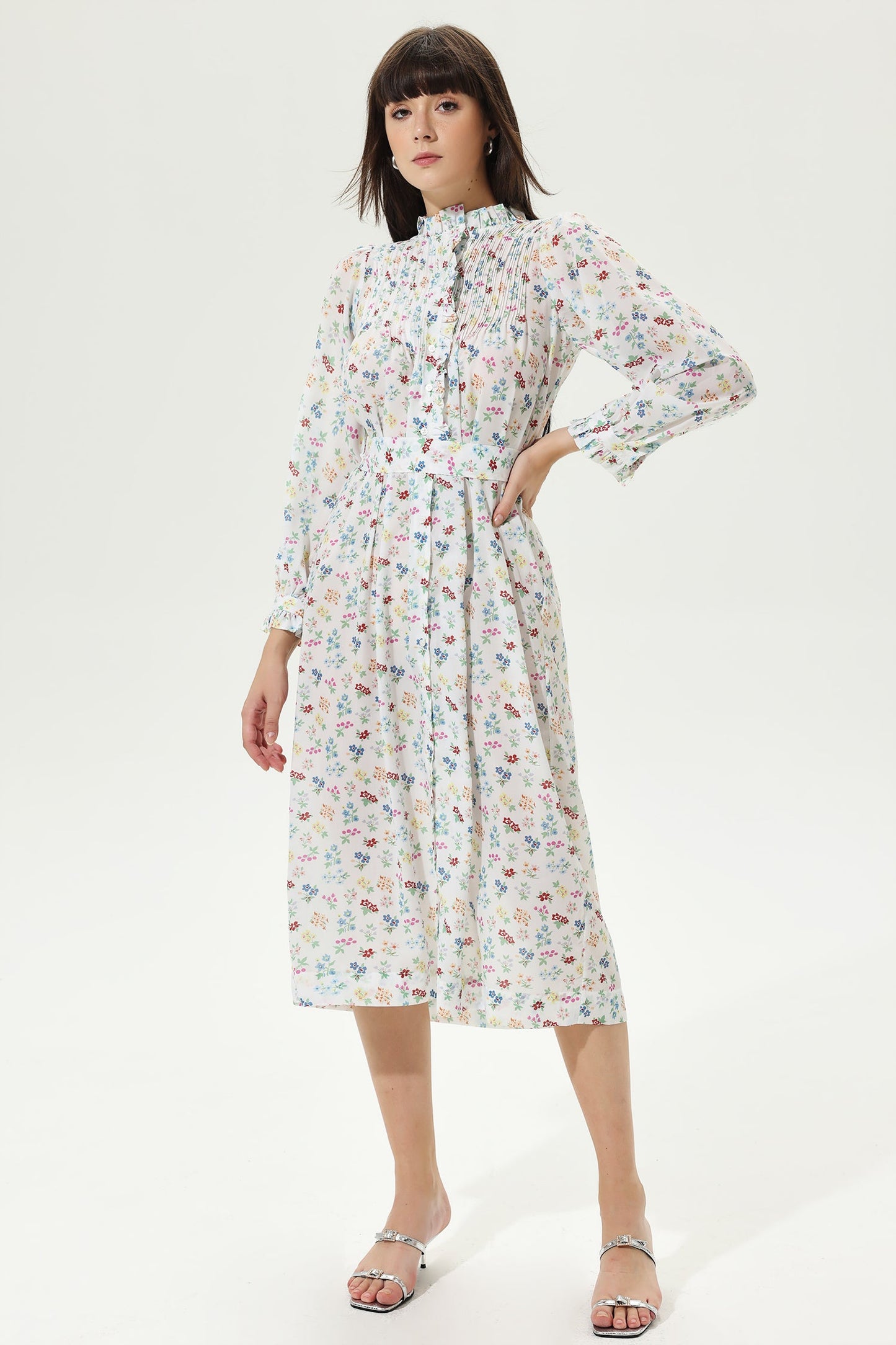 Vestido midi con encaje y manga larga con estampado floral