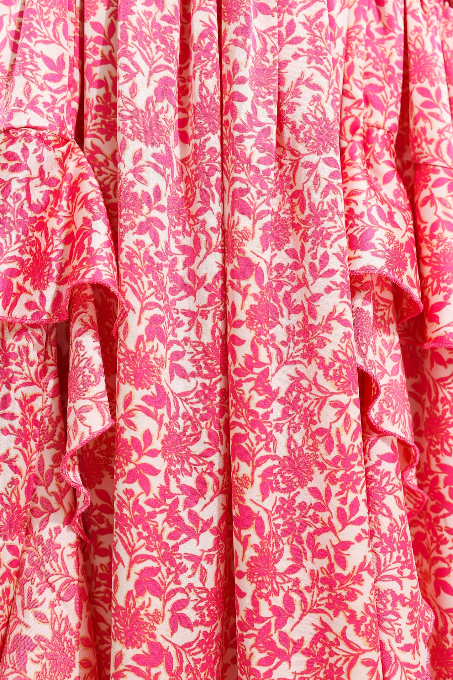 Vestido largo con volantes florales y cuello redondo