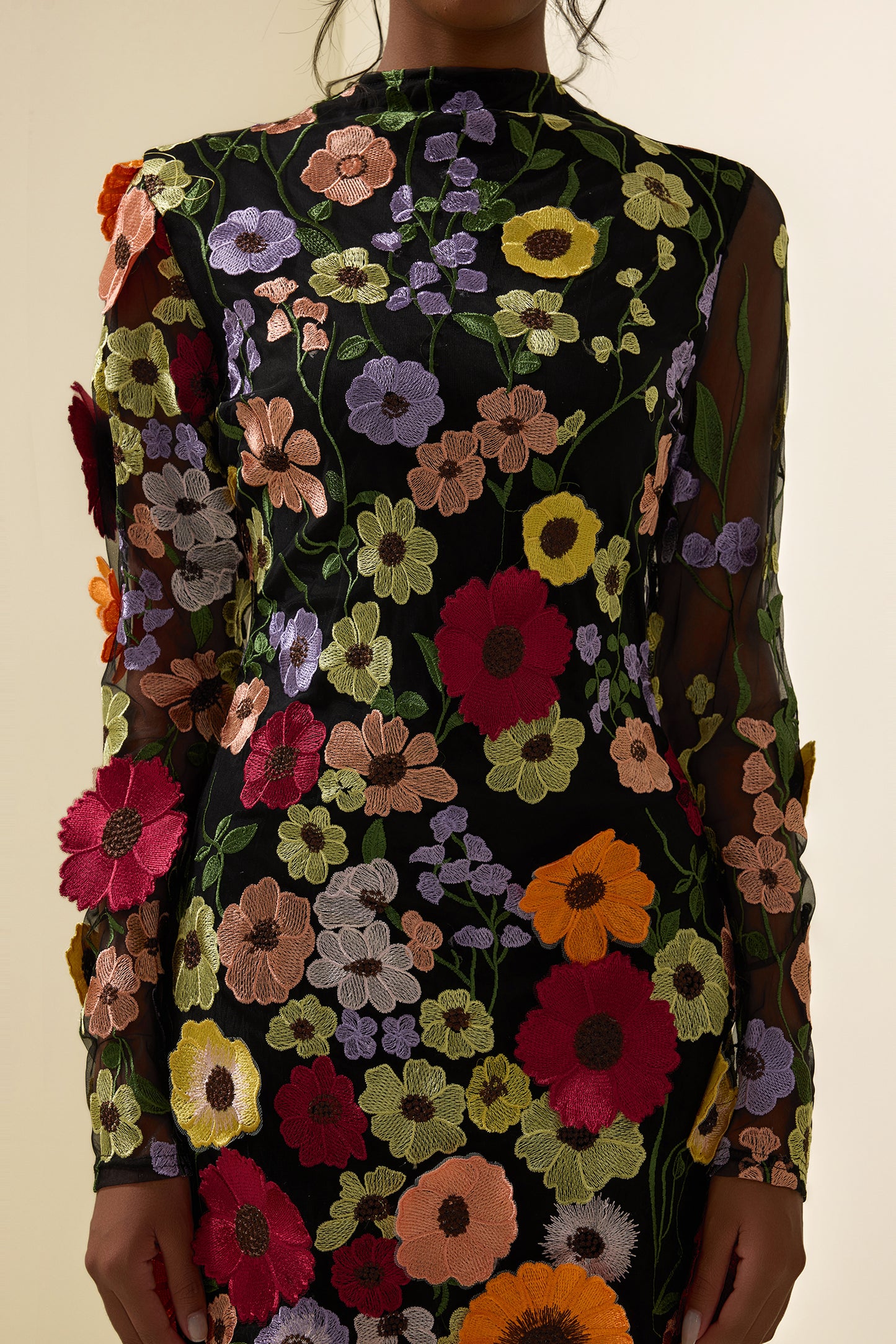 Minivestido de manga larga con bordado floral