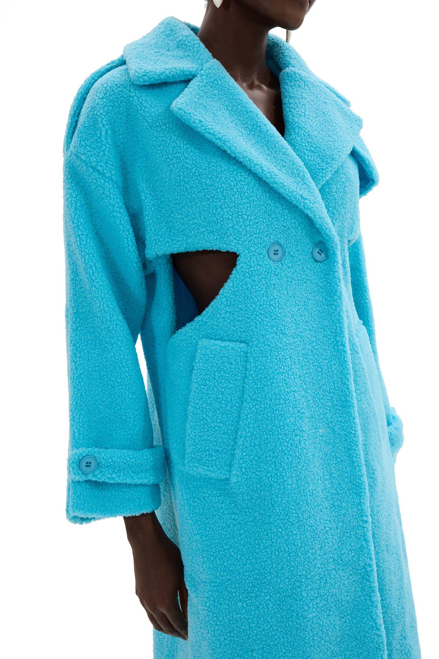 Abrigo midi con aberturas en tejido polar granulado