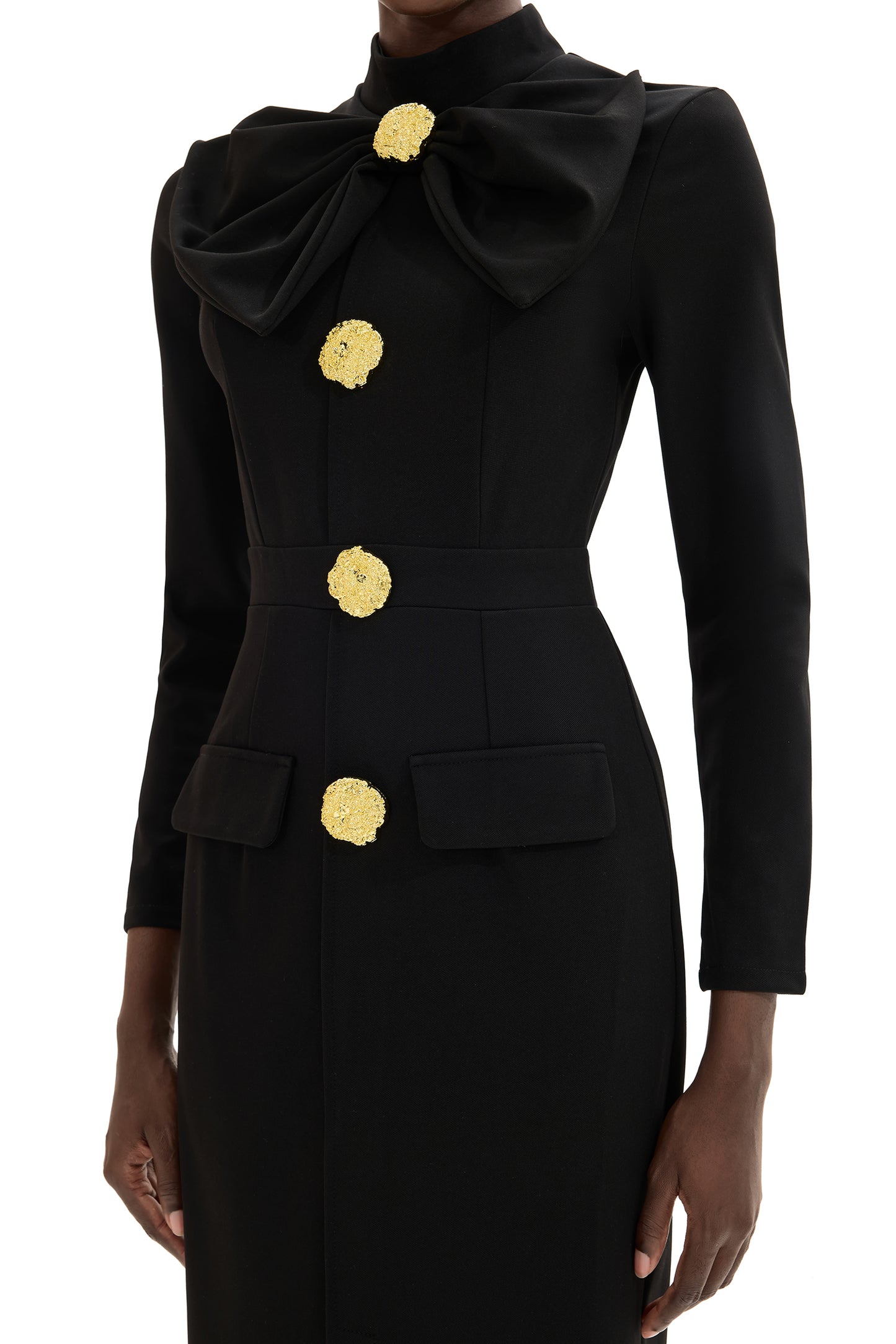 Vestido midi de manga larga con botones metálicos y lazo