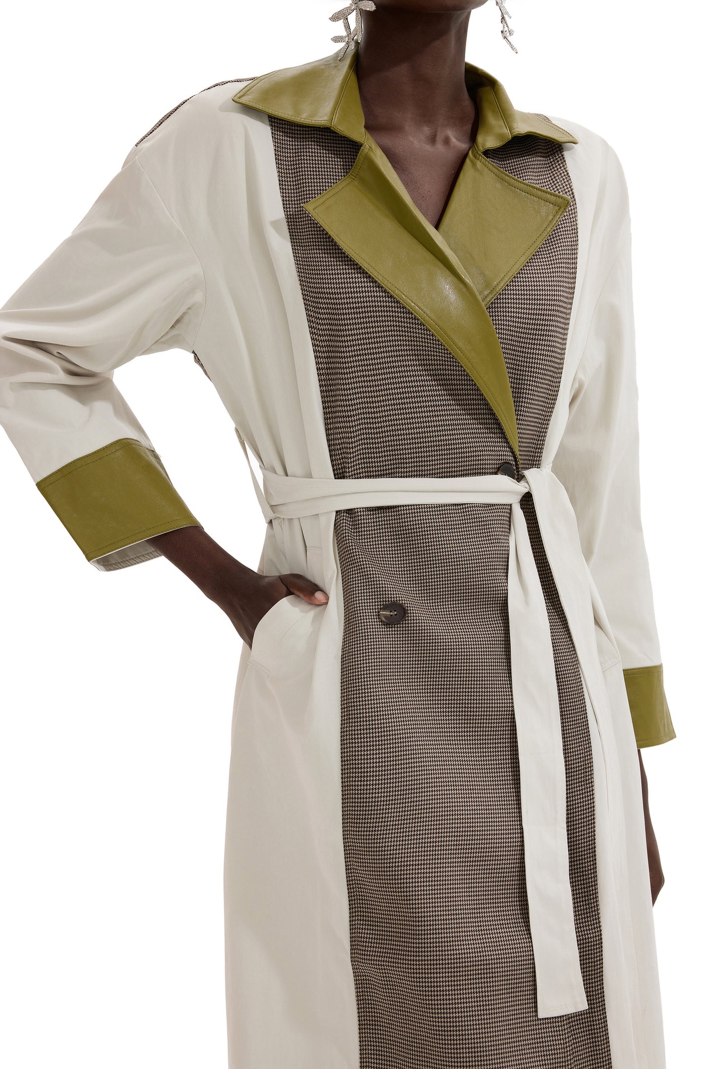 Abrigo de manga larga con empalme de PU y pata de gallo con cinturón