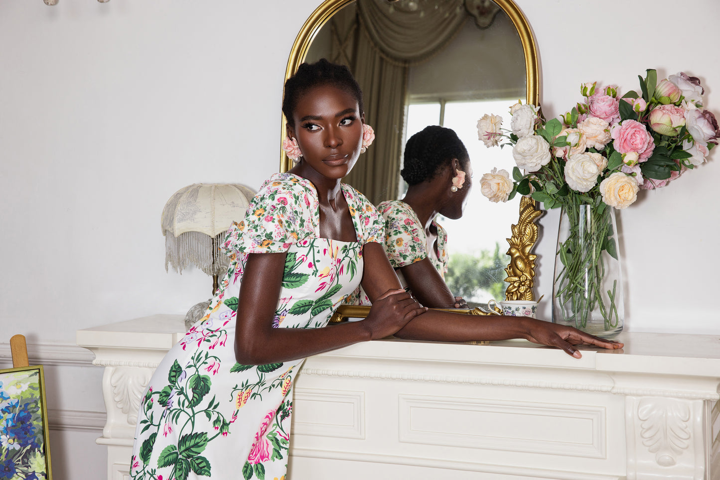 Vestido midi de manga corta drapeado con lazo floral