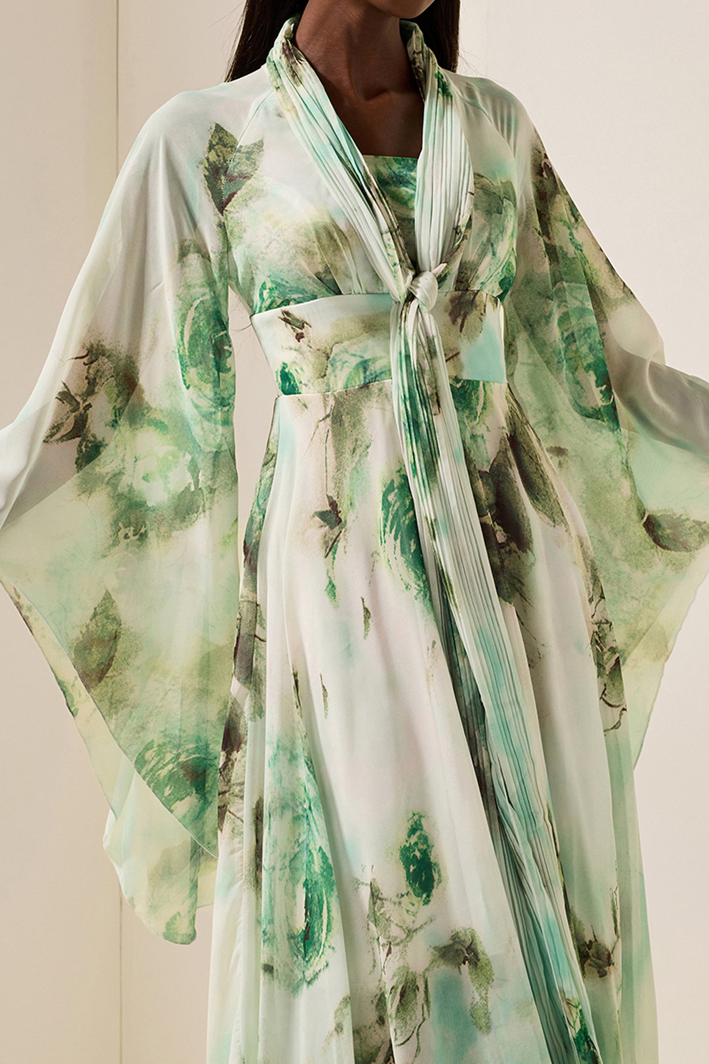 Vestido largo de manga larga con encaje floral