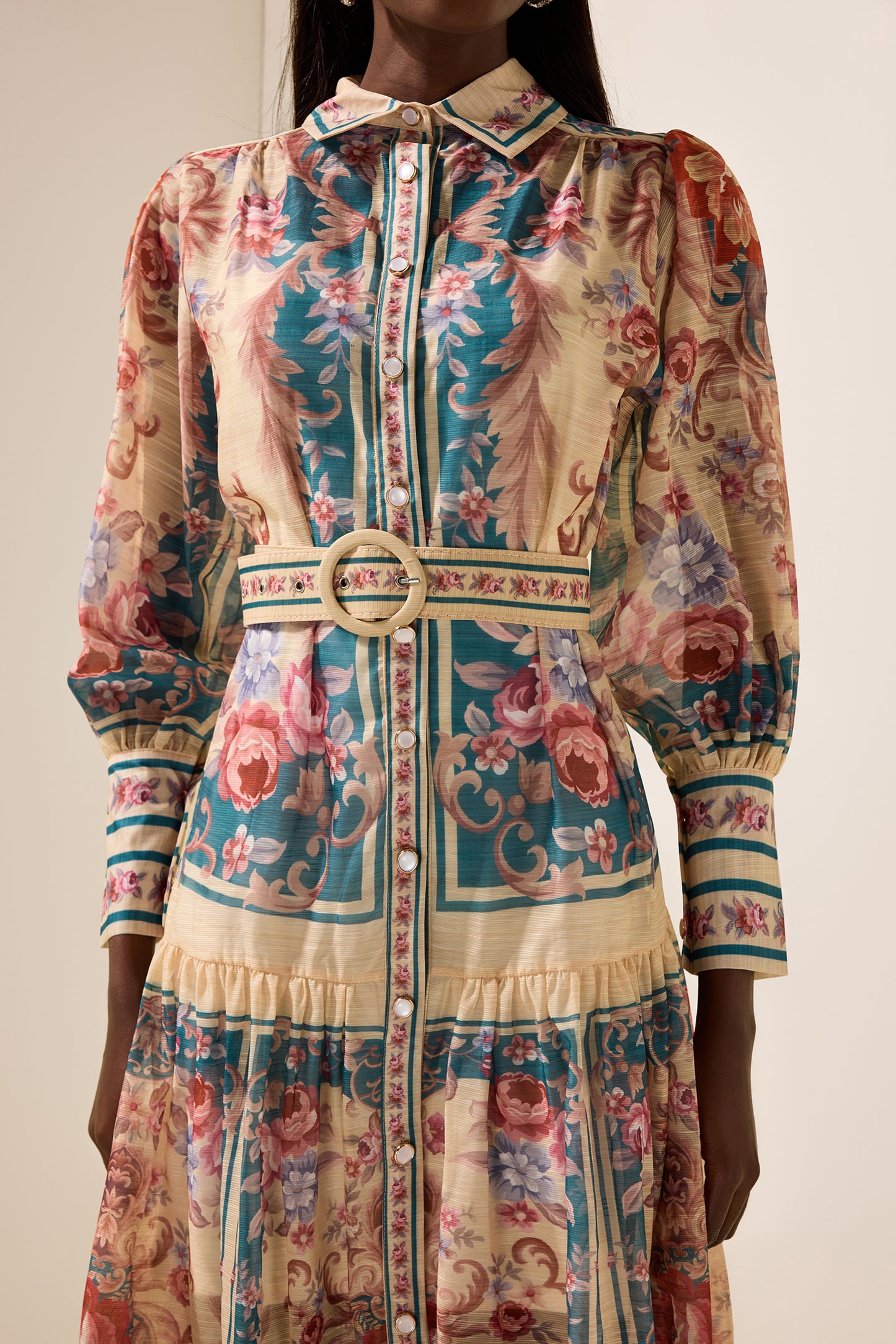 Vestido midi con cuello camisero y mangas farol con estampado floral