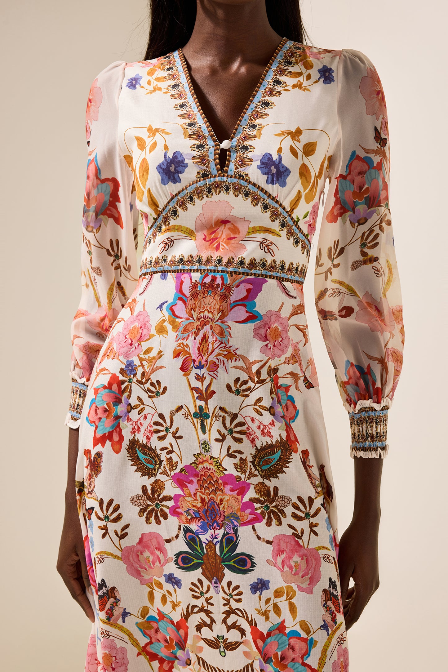 Vestido midi con cuello en V y mangas farol con estampado floral