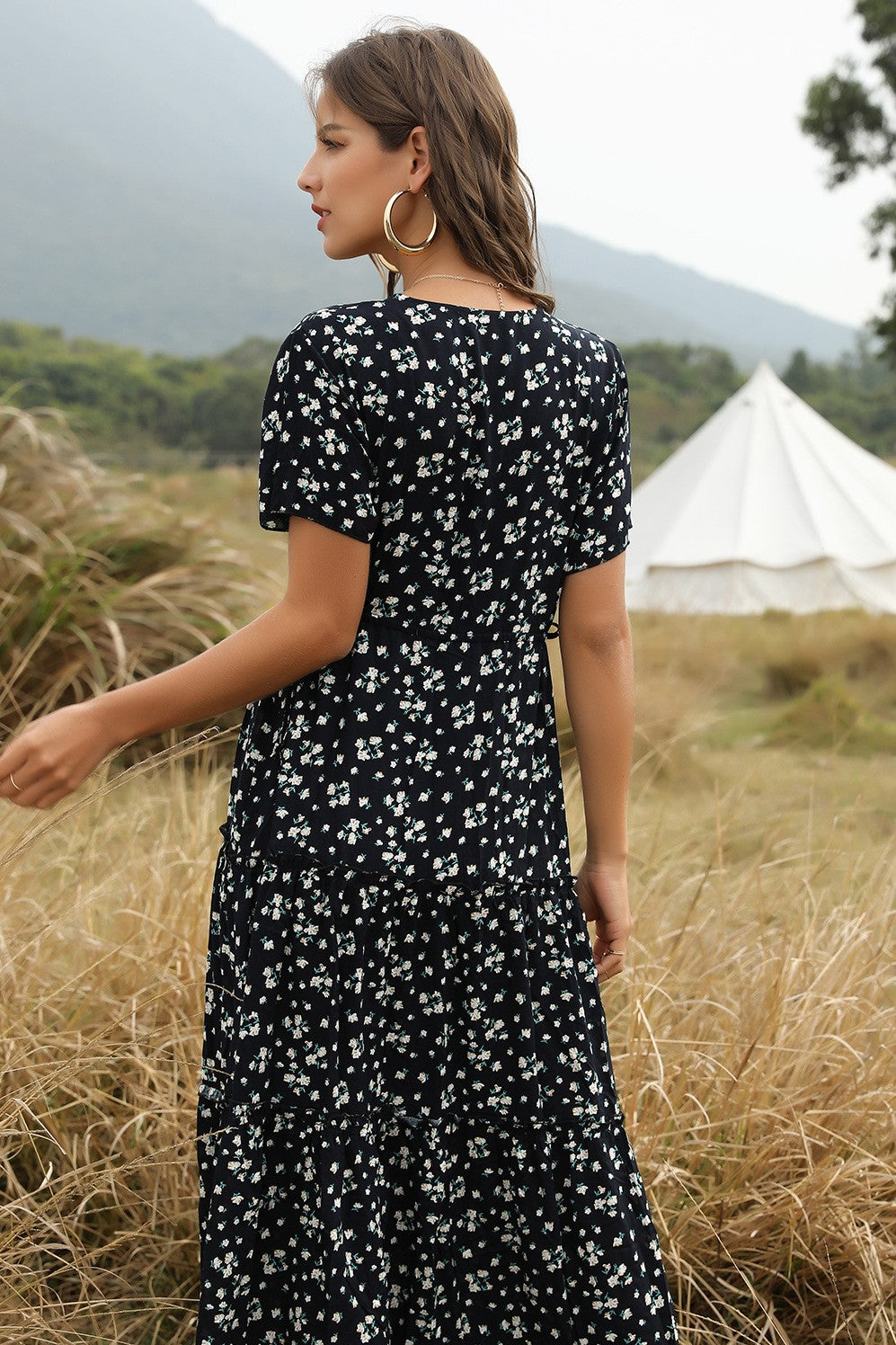 Vestido bohemio floral con volantes de algodón azul