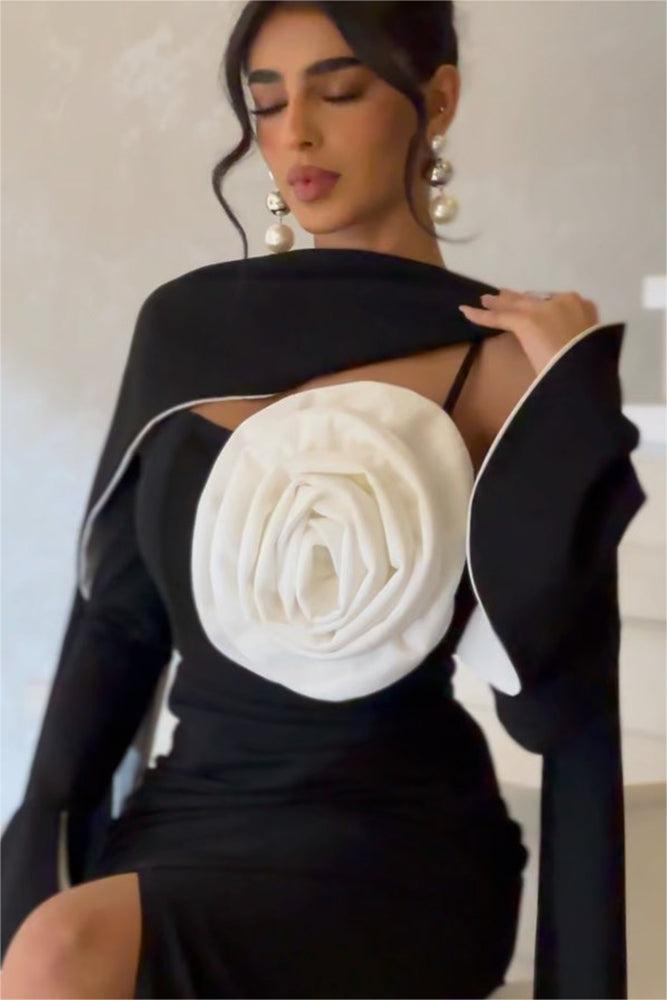 Vestido midi con capa y flores 3D en contraste de color