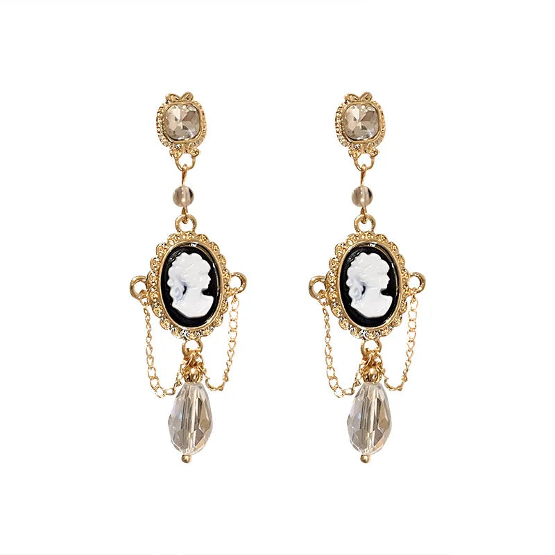 Lizakosht Retro Queen Coin Pendant Earrings for Women Gold Metal Clear Crystal Dangle Chains Brincos