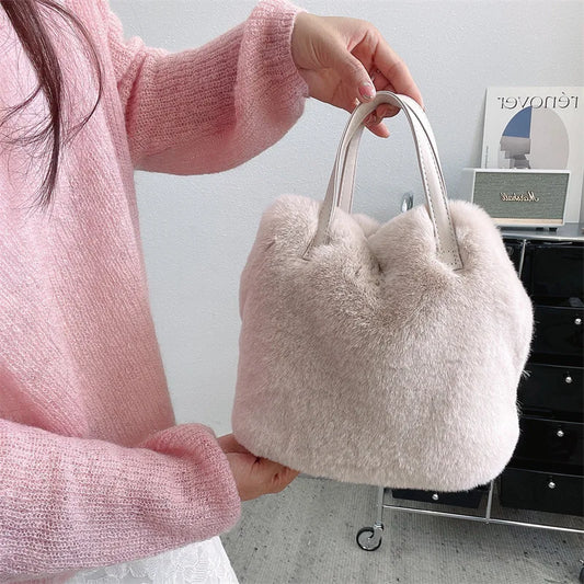 Stunning Soft Faux Rabbit Fur Totes Bucket Bag Women Winter Fluffy Plush Shoulder Bag Chic Street Girls Fashion Party Handbags