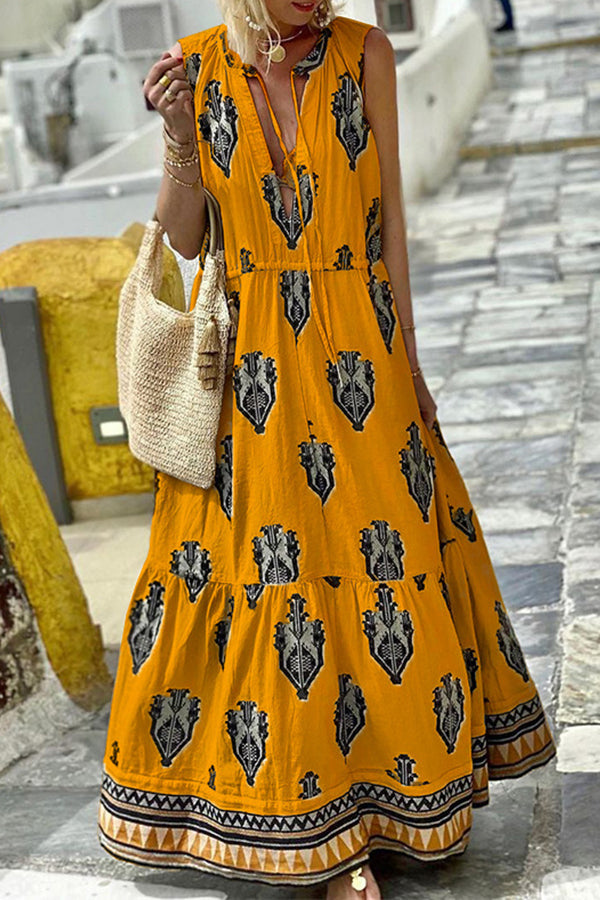 Elegante vestido sin mangas de largo medio con estampado bohemio