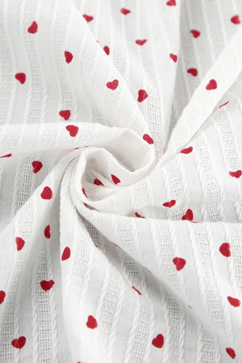 Vestido midi cruzado con mangas abullonadas y estampado de corazones