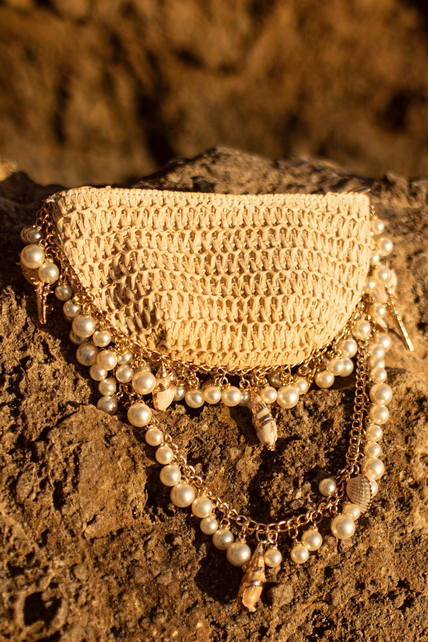 Bolso hobo de paja con perlas Sea Wonder 