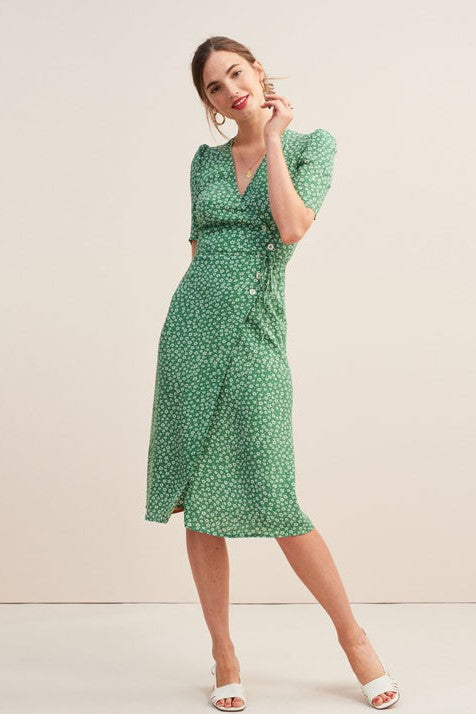 Vestido midi floral de manga corta con cuello en V 