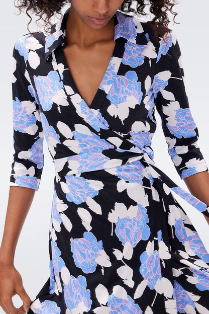 Vestido largo cruzado con encaje y mangas a media pierna con estampado floral 