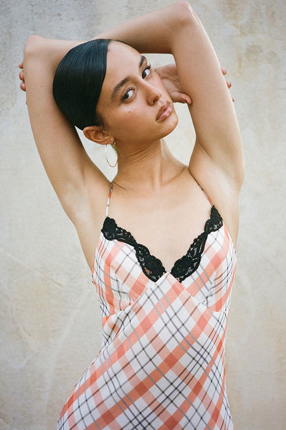 Vestido midi lencero con cuadros de encaje 